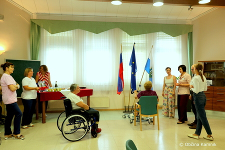  Varovanci Doma starejših občanov Kamnik so se razveselili medicinskega sobnega kolesa (8)